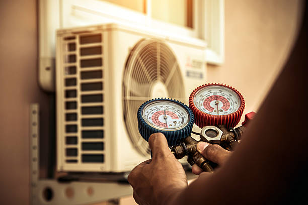 Professional Hvac technician working in Forest Park, IL